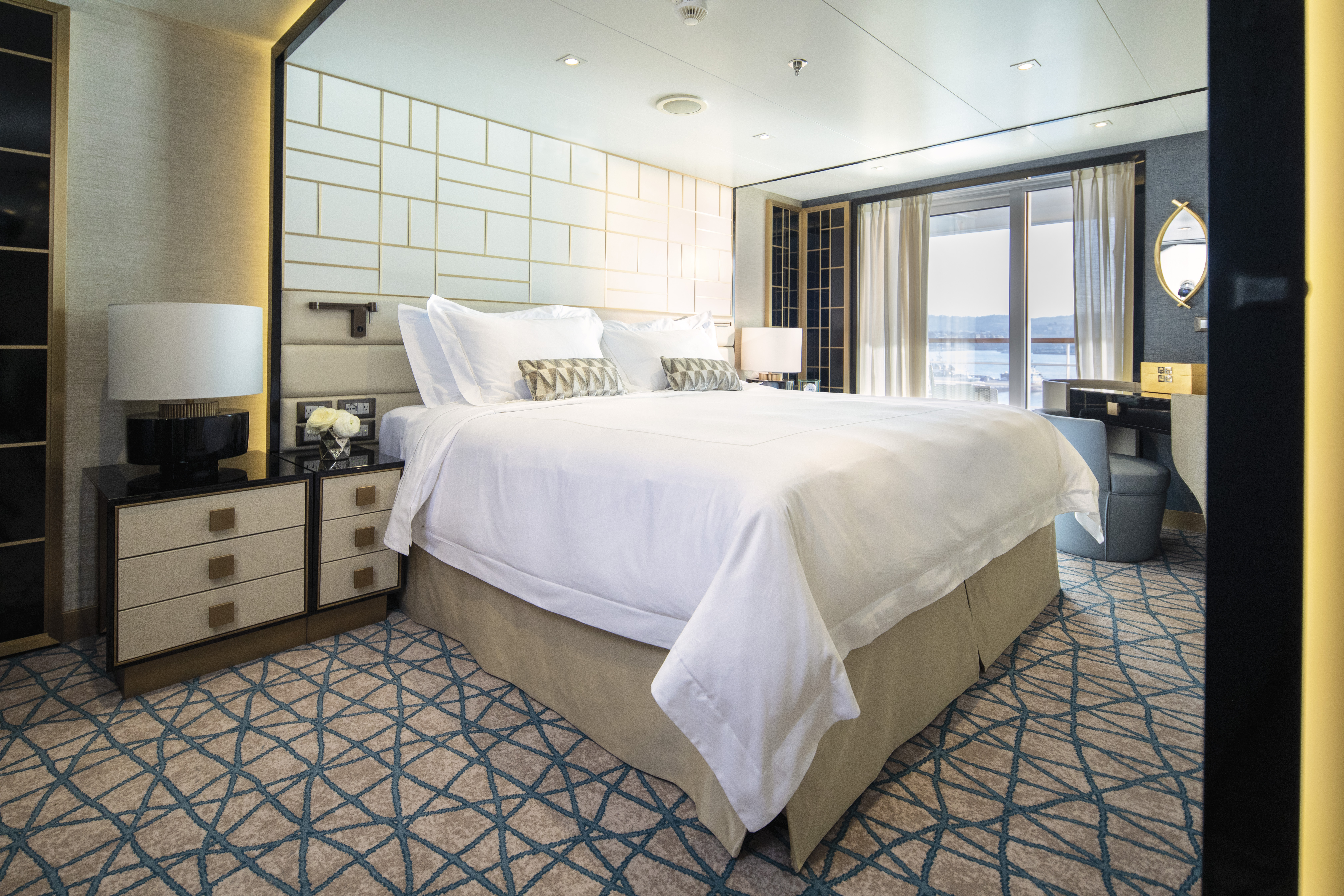RSSC - Seven Seas Splendor - Accommodation - Seven Seas Suite 1.jpg